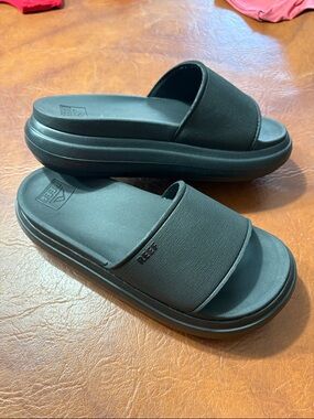 Reef Women’s Black Slide Sandals - Elevated Cushioned Platform Brand New